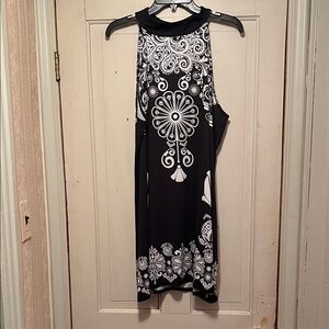 Monroe & Main Black and White Tunic Top